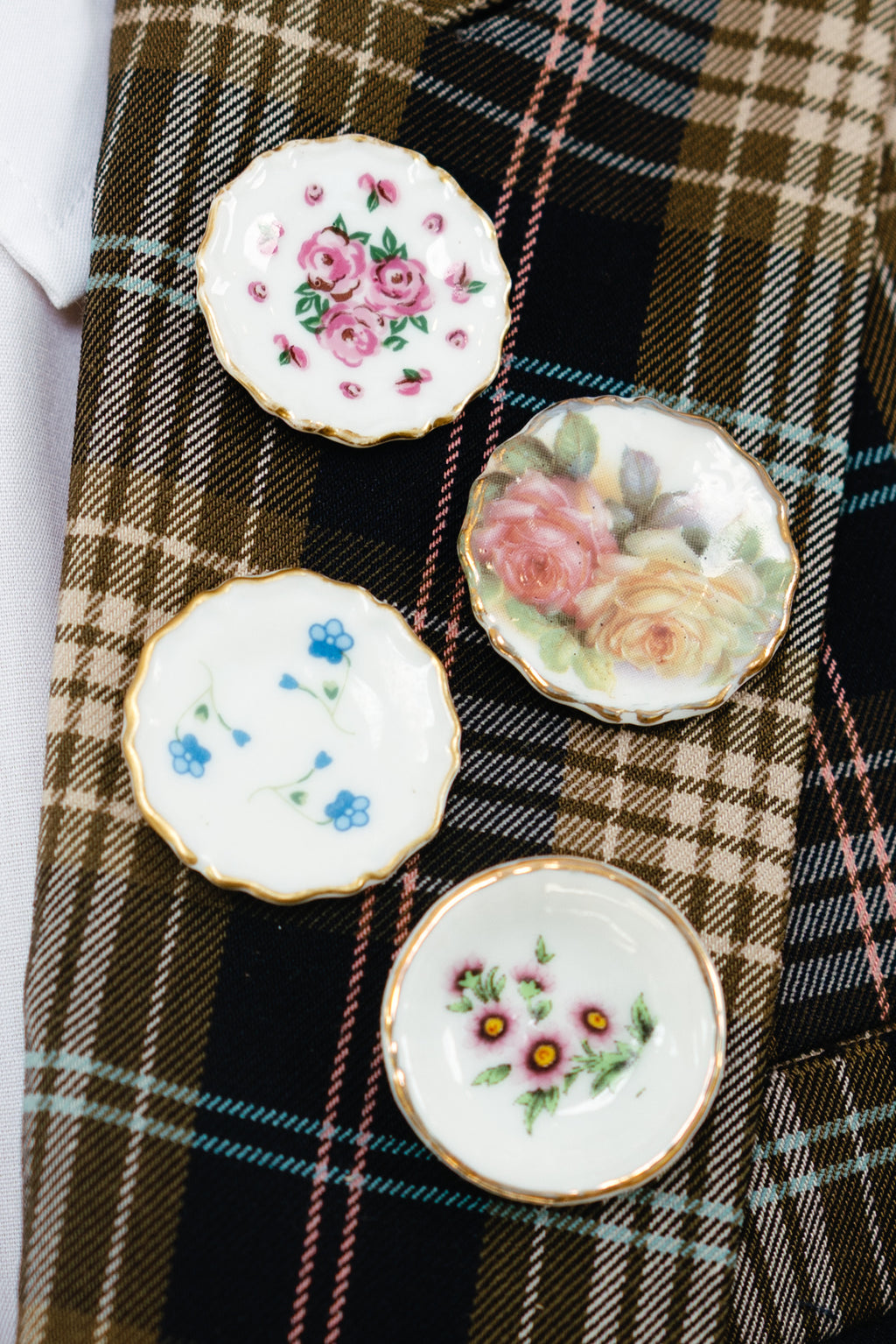 The China Plate Brooch (4 Pack)